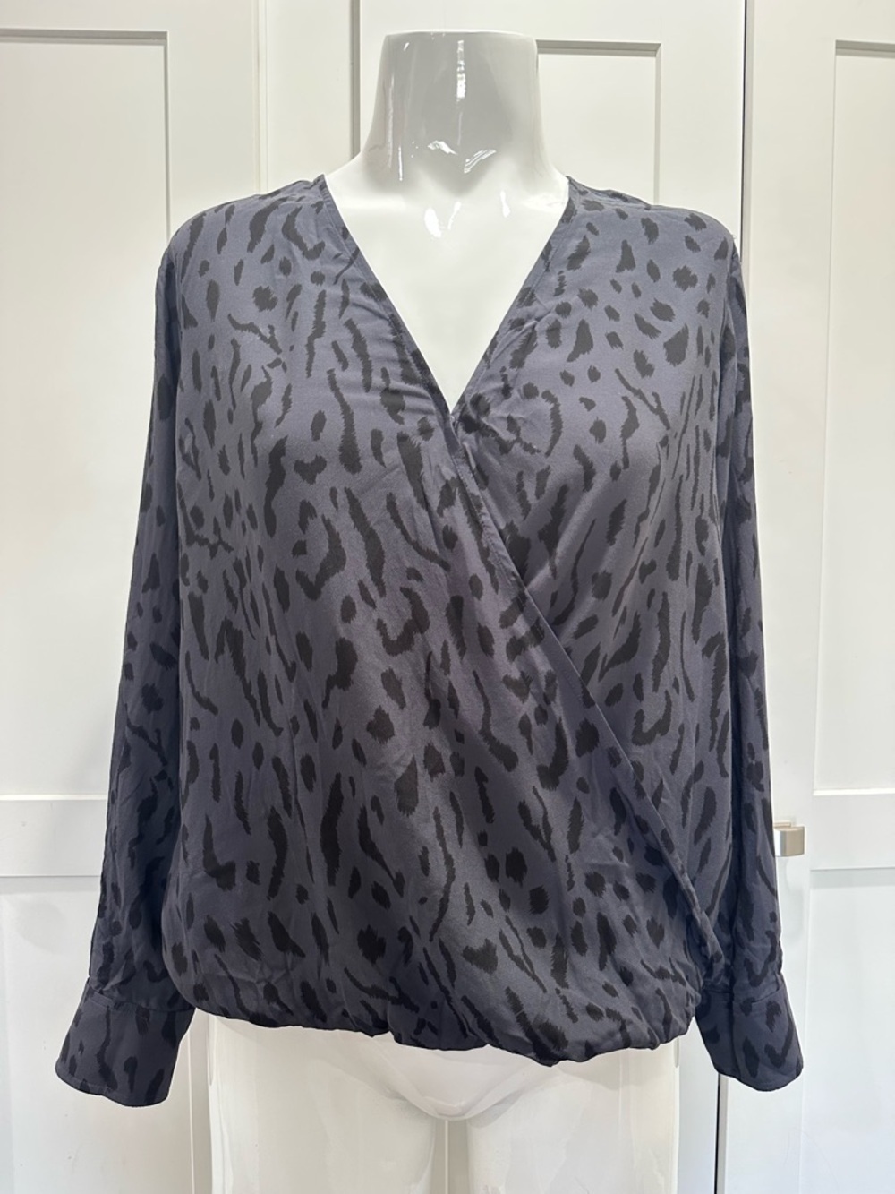 Rails Hillary Surplice Top in Ash Cheetah Size Medium - Picture 4 of 8